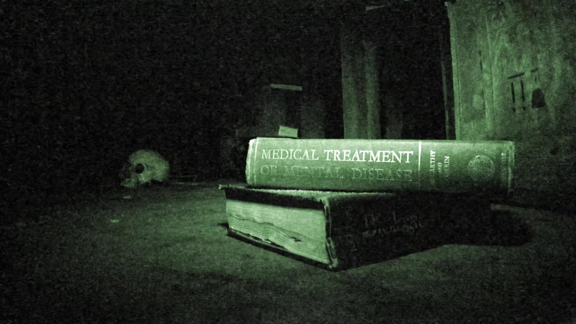 Grave Encounters Poster