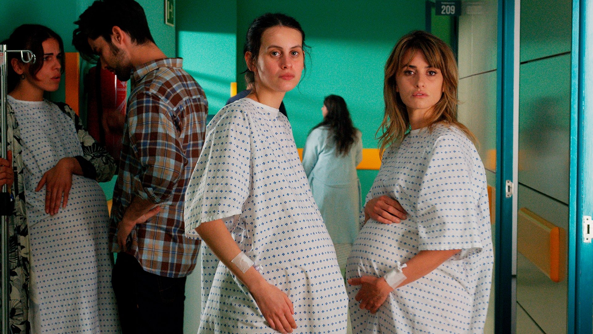 Parallel Mothers Poster